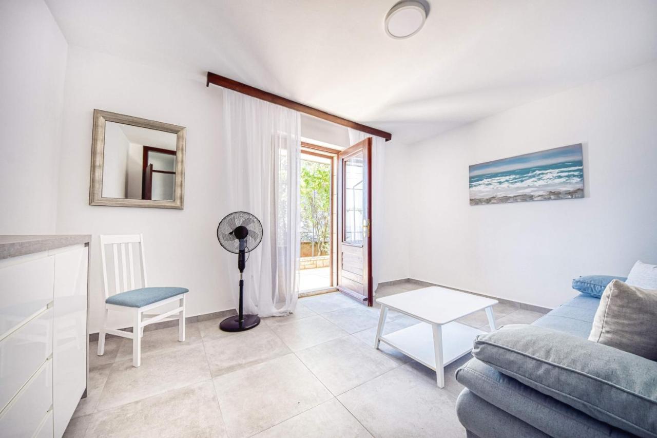 Apartments And Rooms By The Sea Puntinak, Brac - 12255 Selca  Екстериор снимка