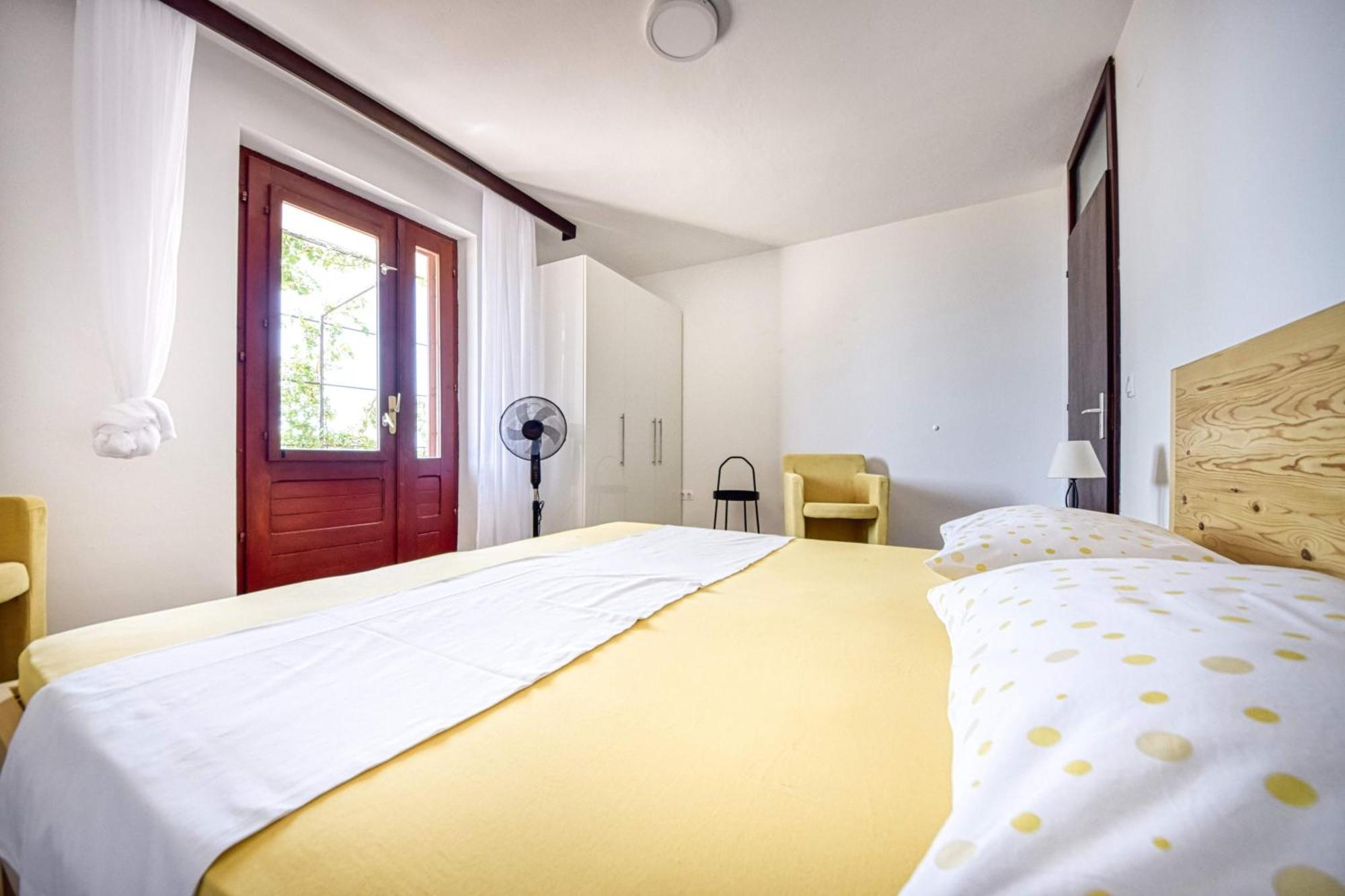 Apartments And Rooms By The Sea Puntinak, Brac - 12255 Selca  Стая снимка