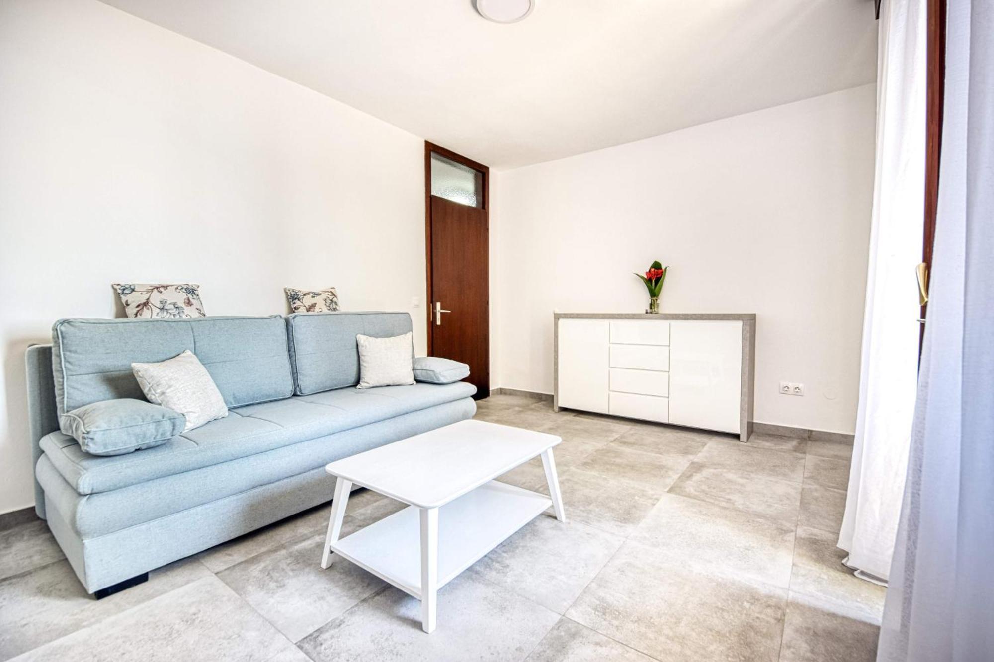 Apartments And Rooms By The Sea Puntinak, Brac - 12255 Selca  Стая снимка